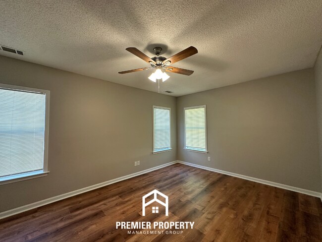 Building Photo - Newly Renovated Cordova Gem | 3BR/2.5BA with Soaking Tub & 2-Car Garage