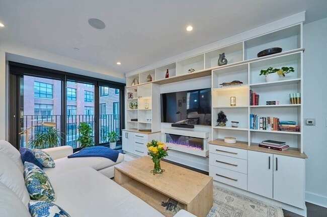 Building Photo - 16 W Broadway