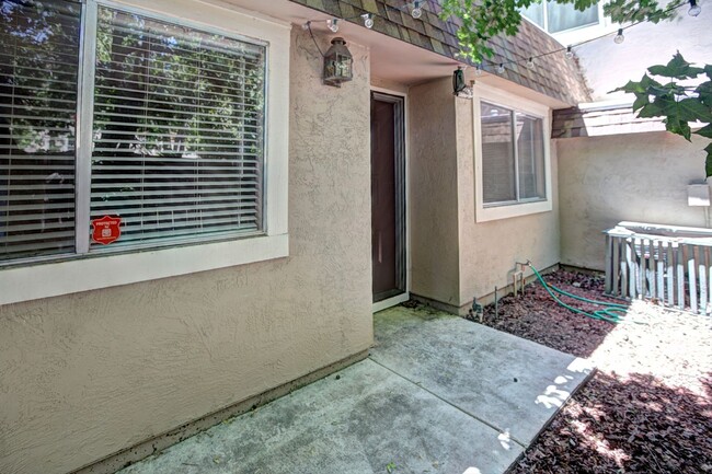 Building Photo - 1 car garage, cental air, washer/dryer in ...