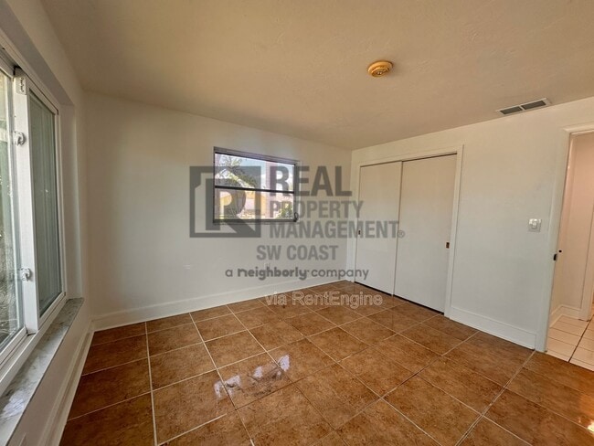 Building Photo - 4403 SE 19th Pl