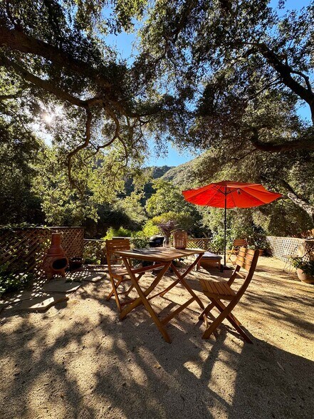 Building Photo - 932 Old Topanga Canyon Rd