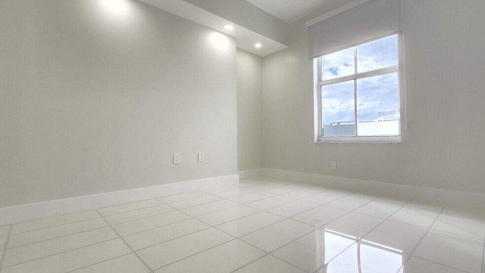 Building Photo - 255 Evernia St