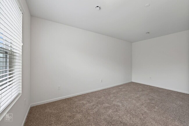 Building Photo - 2031 Sequoia Ave