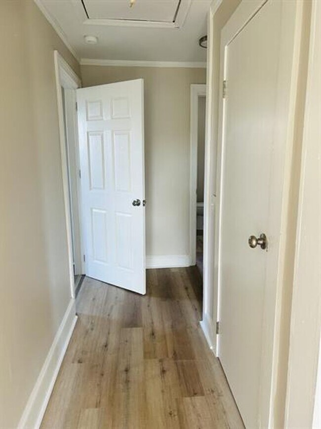 Building Photo - 3/2 Available Now!