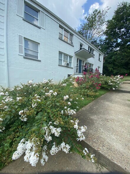 Building Photo - 1445 Nightingale Rd