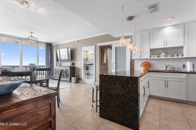 Building Photo - 2060 Beach Blvd