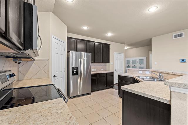 Building Photo - 8613 Vista Royale Dr