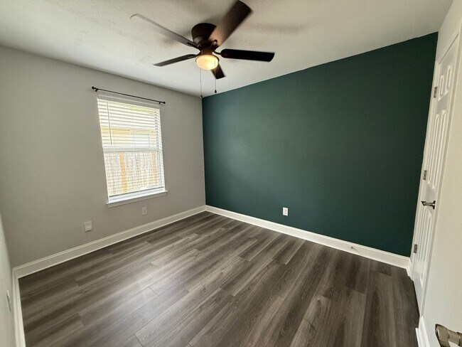 Building Photo - Pensacola - Springdale Forest - 3 bedroom, 2 bathroom