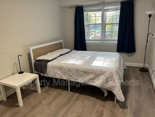 Building Photo - 1322 Fort Myer Dr