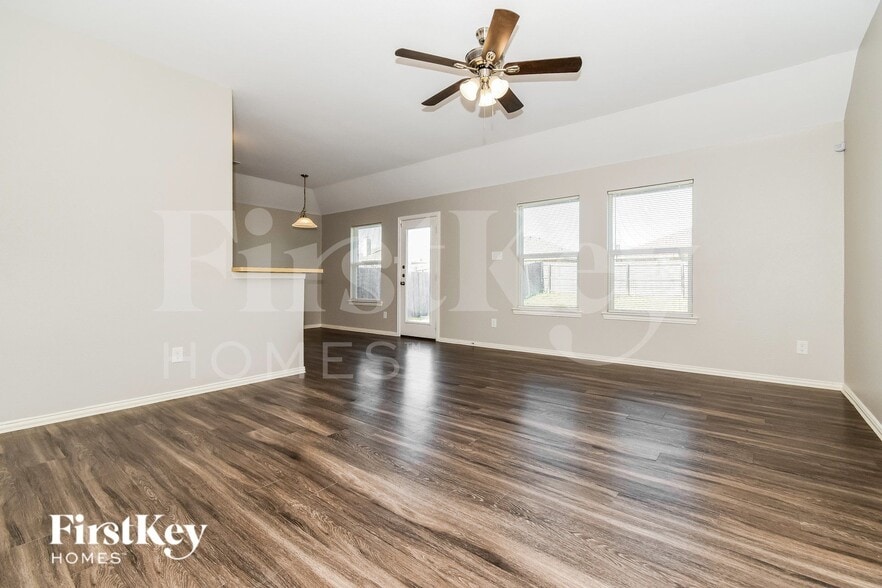 Building Photo - 1821 Ridgecrest Dr