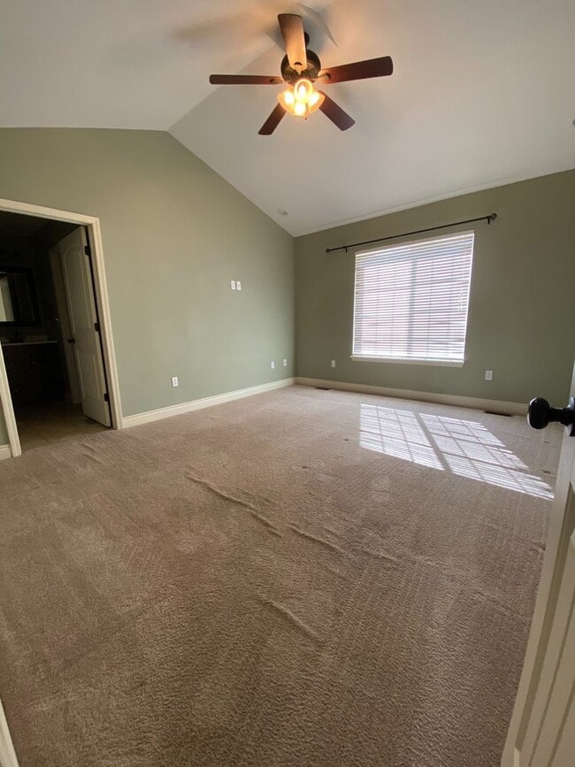 Building Photo - Mountain Views, Modern Touches – 5 Bed Bea...