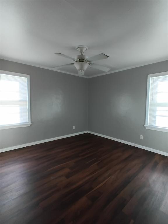 Building Photo - 1024 S Holly Dr