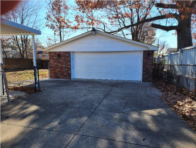Building Photo - 4306 Shady Villa Dr
