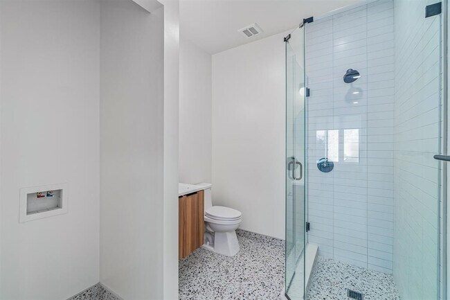 Building Photo - 293 Fairmount Ave