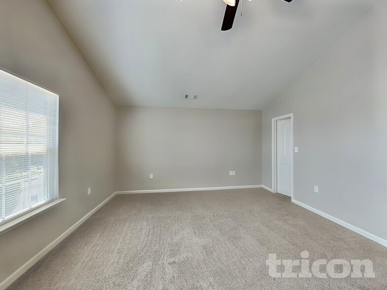 Building Photo - 1790 Eastway Dr