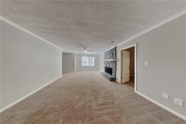 Building Photo - 121 Chantilly Ln