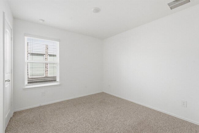 Building Photo - 5215 Mossdale Blf Ln