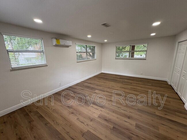 Building Photo - 807 E Genesee St