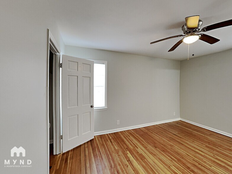 Building Photo - 3281 Whitney Ave