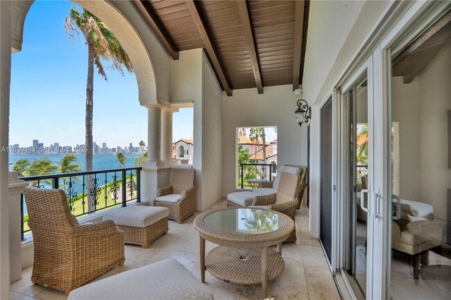 Building Photo - 2244 Fisher Island Dr