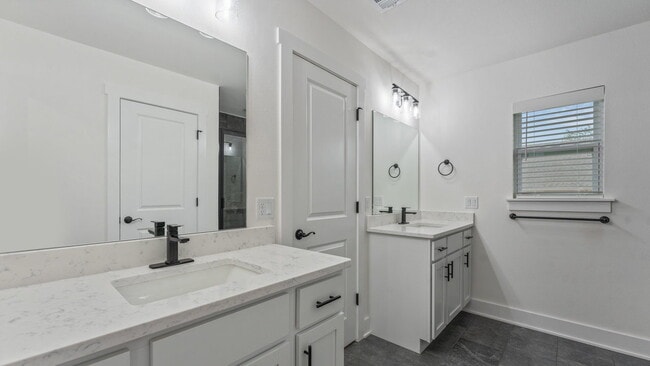 Building Photo - "Stylish 3-Bedroom Farmington Home with Gr...