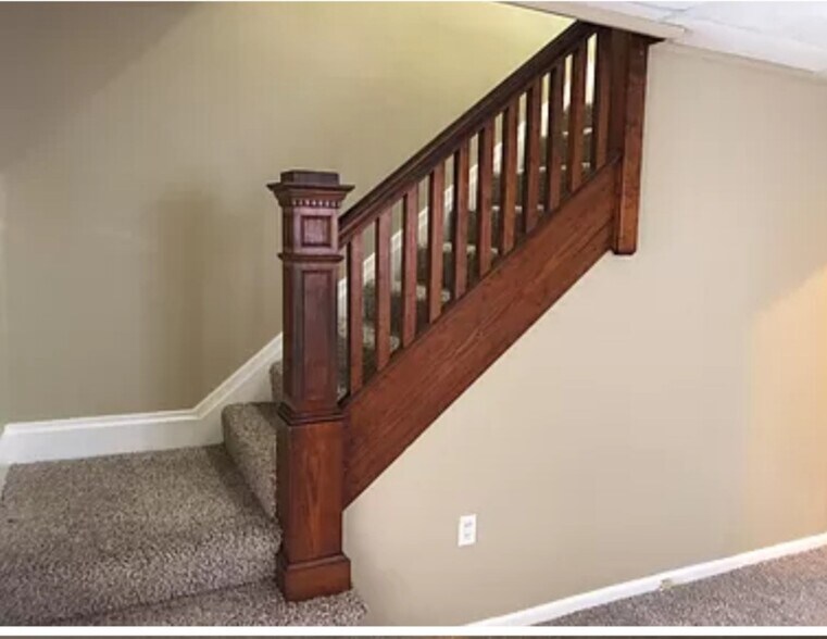 Going up to 2nd floor - 1914 Manada St