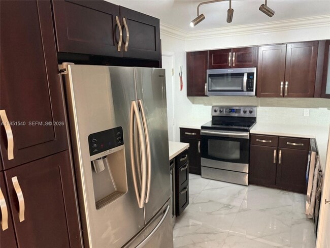 Building Photo - 6770 Indian Creek Dr