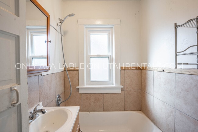 Building Photo - 329 W 300 S