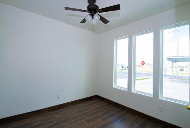 Building Photo - 3012 West Dr