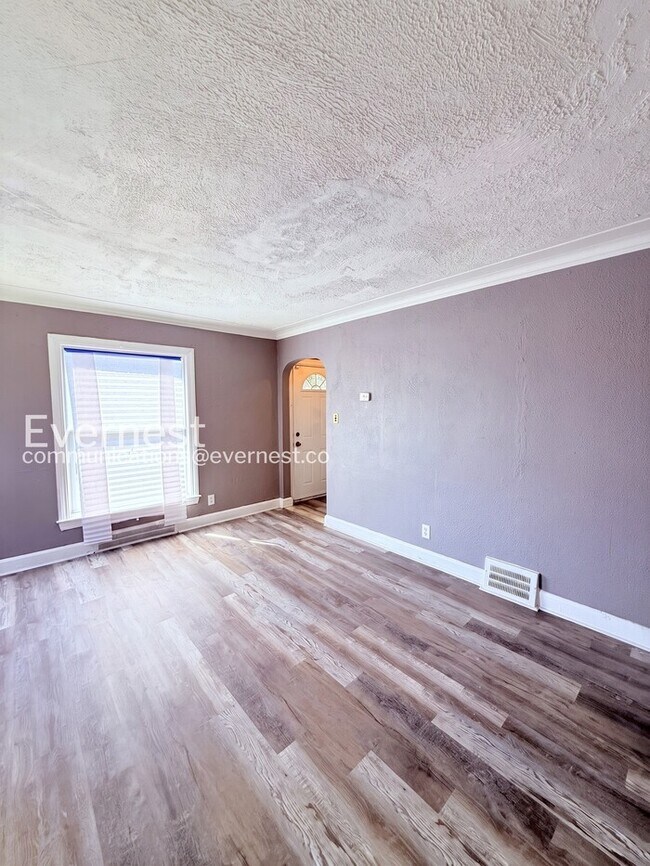 Building Photo - 9460 Wayburn St