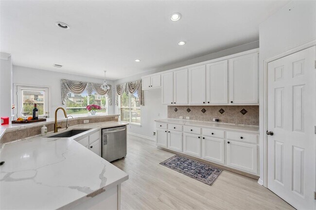 Building Photo - 14323 Tasmania Ct