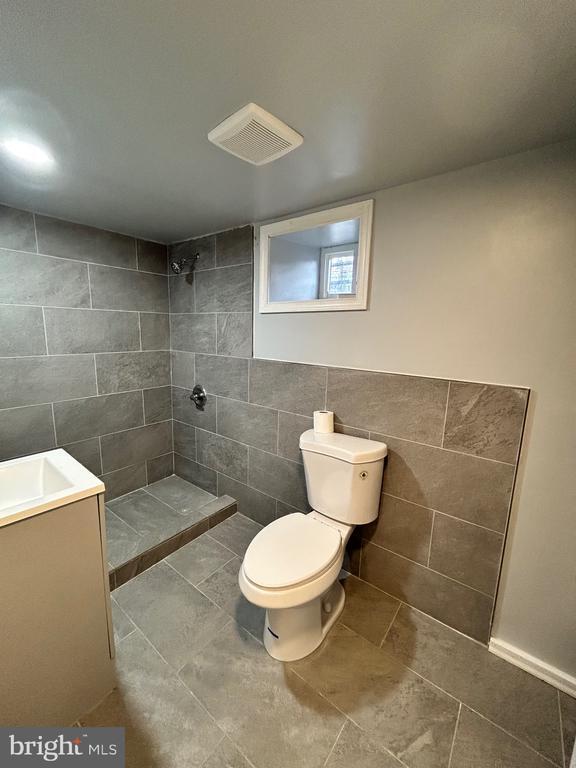 Building Photo - 306 Lindley Ave