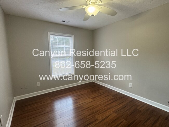 Building Photo - Spacious 3-Bedroom Home for Rent in Raeford