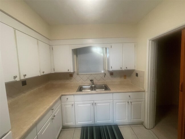 Building Photo - 2622 Johnson St