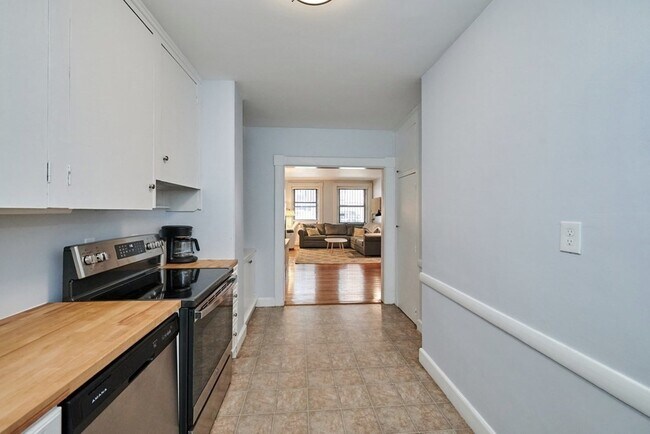 Building Photo - 183 Marlborough St