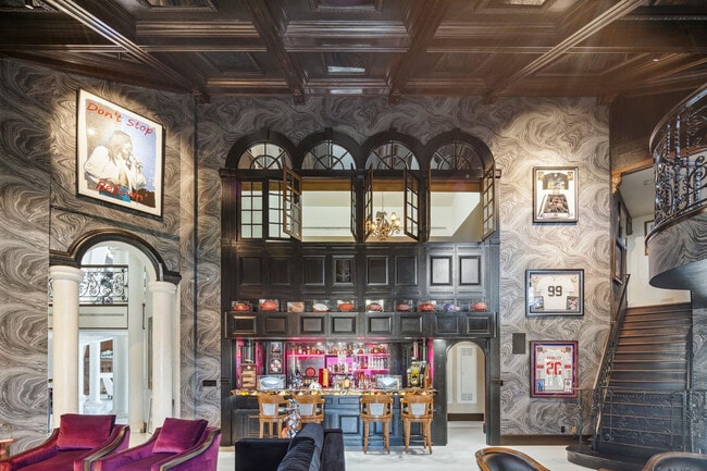 Building Photo - 3100 NE 46th St