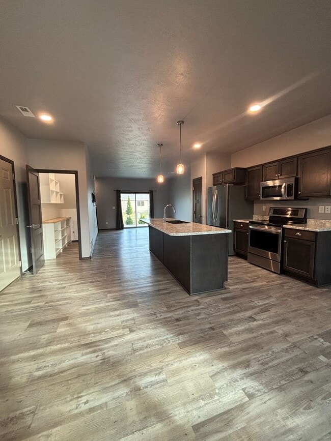 Building Photo - Spacious 3-Bedroom Home