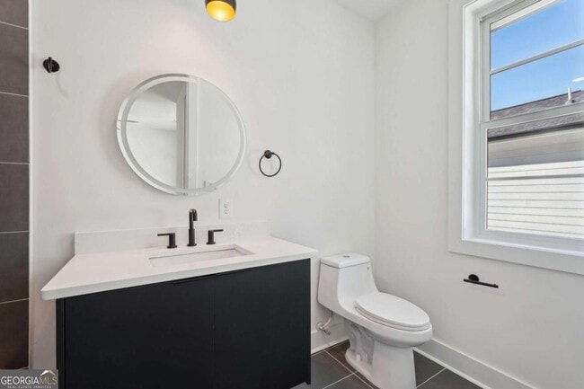 Building Photo - 120 Thome Dr