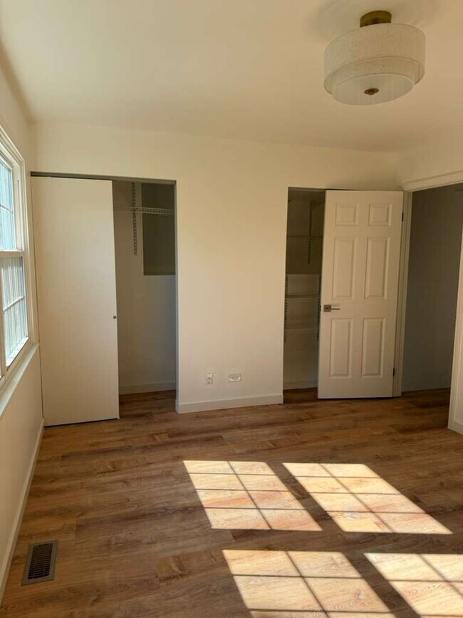 Building Photo - 136 Brookwood Ct