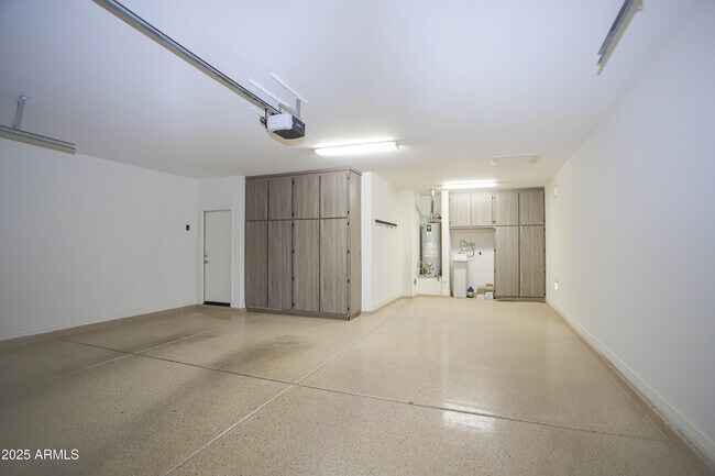 Building Photo - 1087 E Ibis St