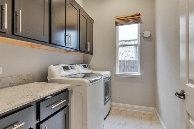Building Photo - 7100 Trissino Dr