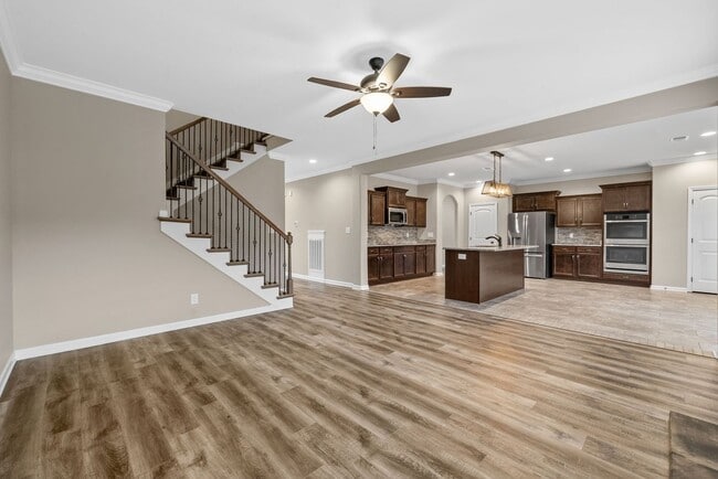 Building Photo - Pet Friendly Four Bedroom with Bonus!