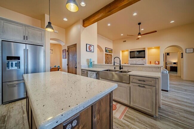 Building Photo - 335 Latigo Way