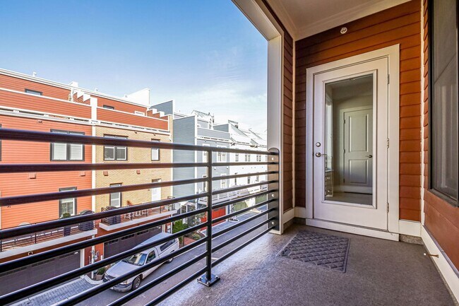 Building Photo - Updated 3br/2.5ba Condo Townhome Alexandria Walk to Metro