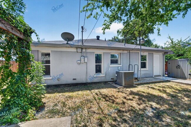 Building Photo - 4727 Wateka Dr