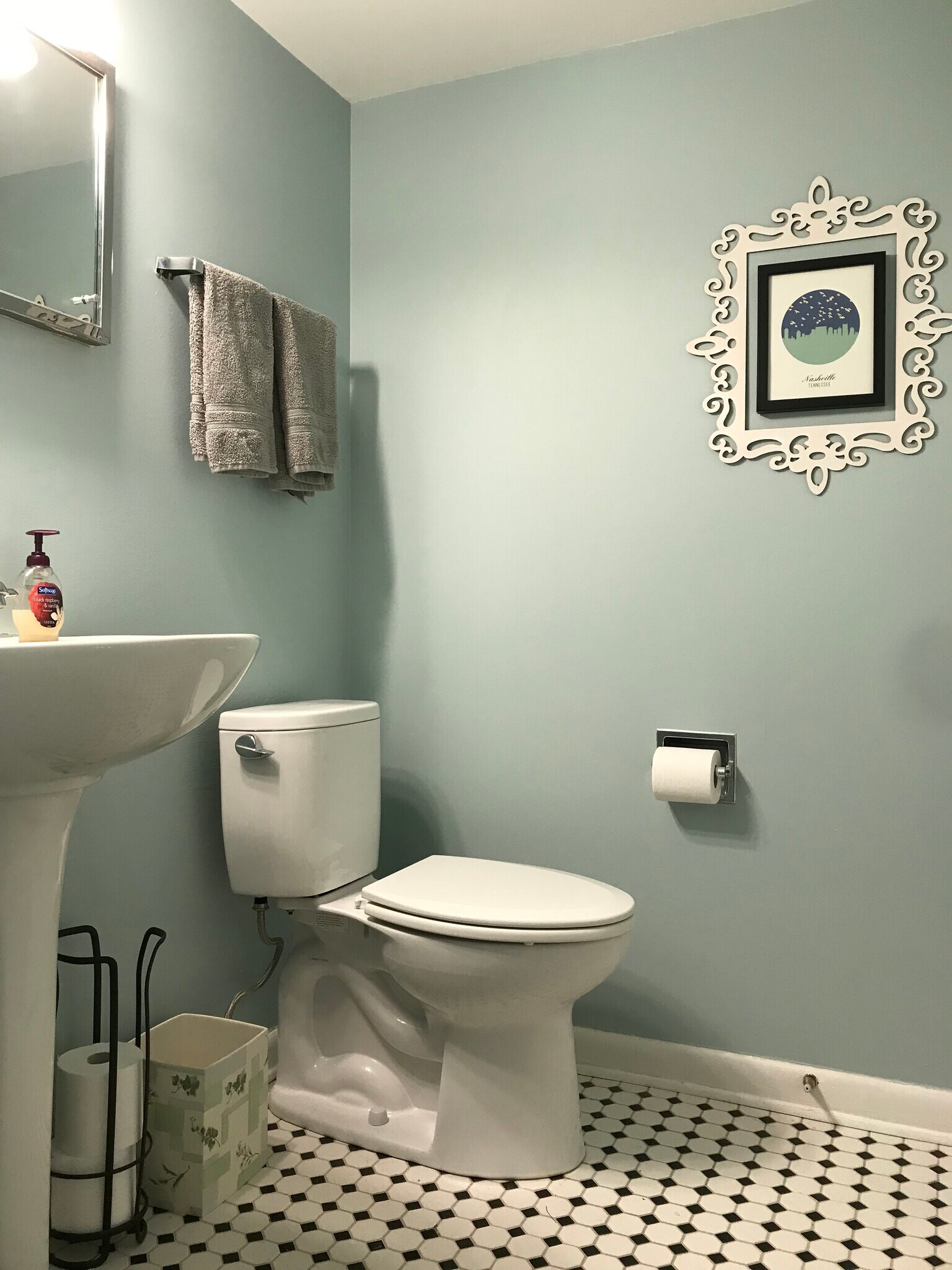 1/2 bathroom - 3000 Hillsboro Pike