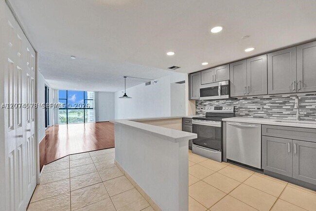 Building Photo - 20505 E Country Club Dr