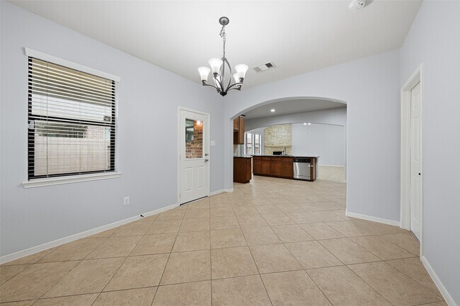 Building Photo - 24039 Via Renata Dr