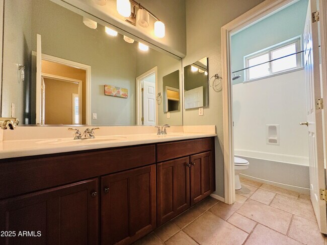 Building Photo - 2720 E Hazeltine Way