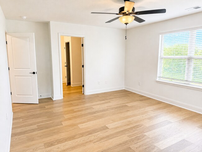 Building Photo - 1821 Bennett Vlg Dr